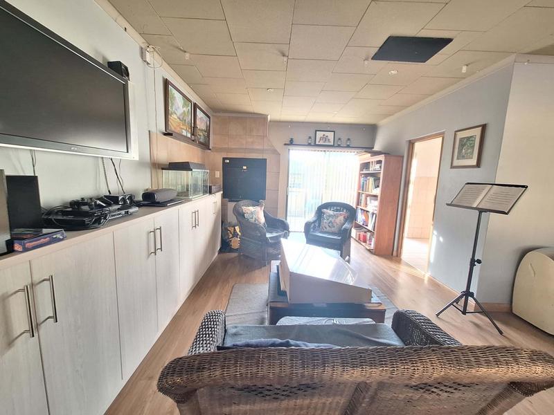 4 Bedroom Property for Sale in Hartenbos Heuwels Western Cape